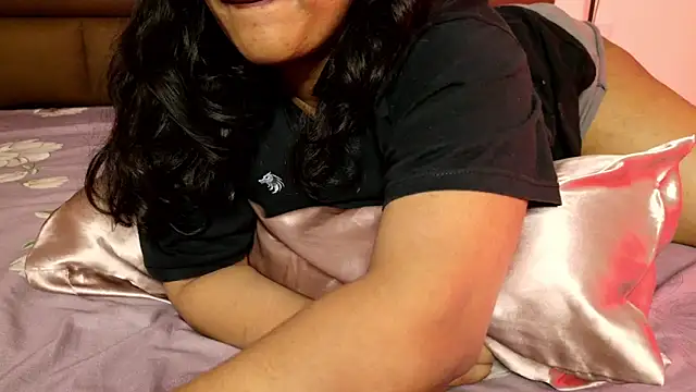 Snapshot of Gulaboo100 chatting on November 27, 7:58 pm Gulaboo100 online show from November 27, 7:58 pm