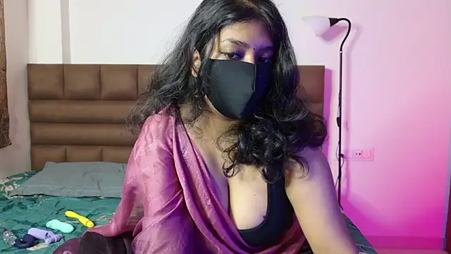 Snapshot of Gulaboo100 chatting on September 28, 6:20 am Gulaboo100 online show from September 28, 6:20 am