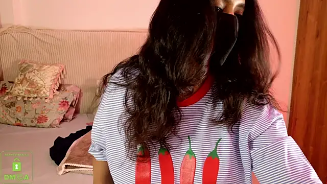 Snapshot of Gulaboo100 chatting on May 6, 5:17 pm Gulaboo100 online show from May 6, 5:17 pm