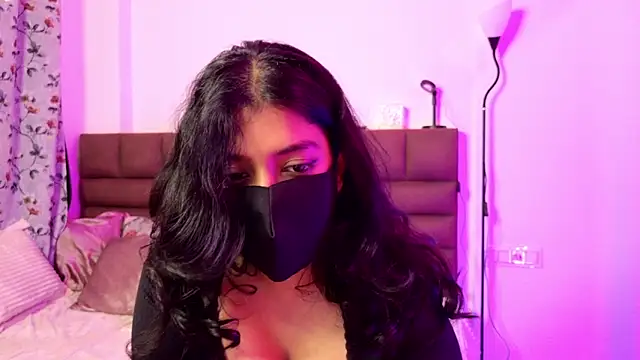 Snapshot of Gulaboo100 chatting on December 13, 8:04 pm Gulaboo100 online show from December 13, 8:04 pm