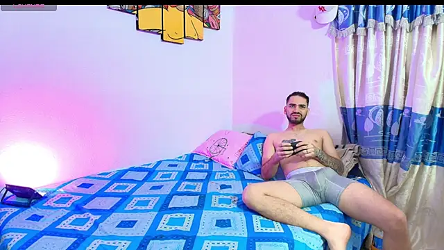 Snapshot of daniquintero03 chatting on February 4, 4:40 am daniquintero03 online show from February 4, 4:40 am