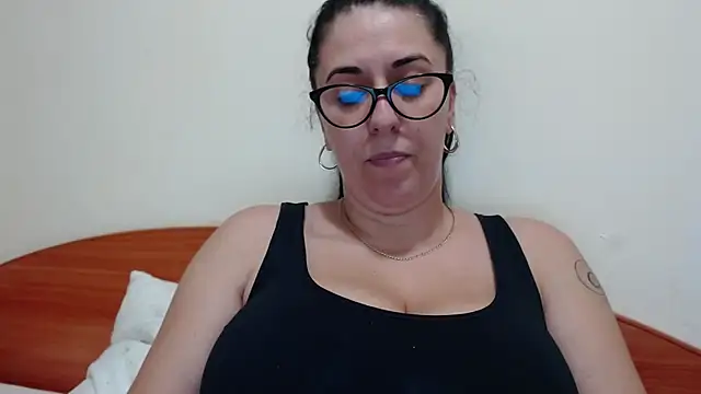 jollene online show from October 9, 1:11 pm