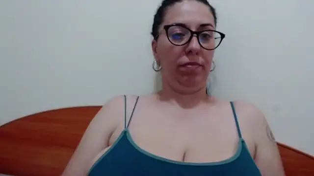 jollene online show from May 28, 11:49 am