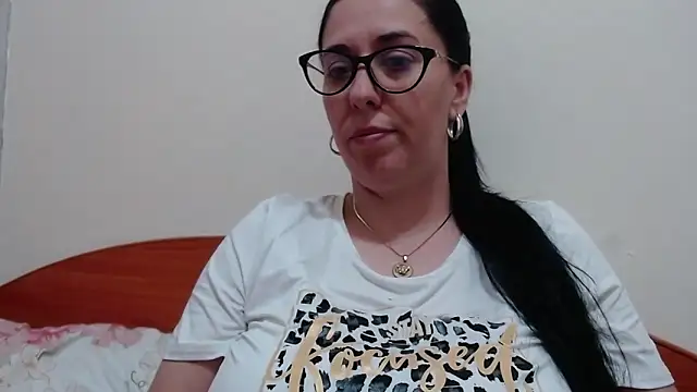 jollene online show from May 5, 11:46 am
