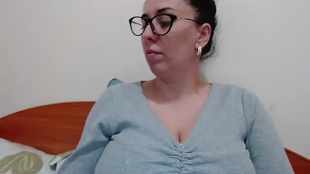 jollene online show from April 14, 1:16 pm