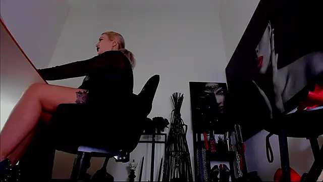 demisweet online show from February 26, 7:41 am