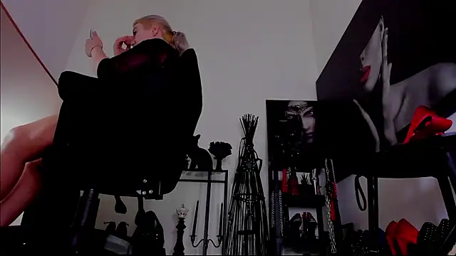 demisweet online show from February 4, 2:06 am