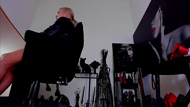 demisweet online show from February 6, 2:07 am