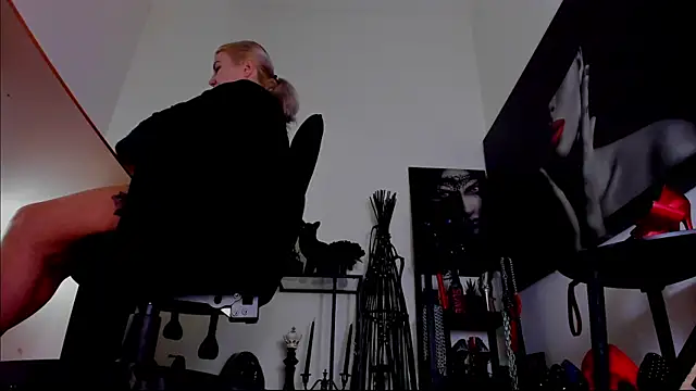 demisweet online show from February 15, 6:47 am