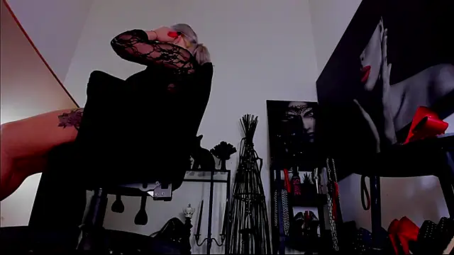 demisweet online show from February 5, 1:56 am