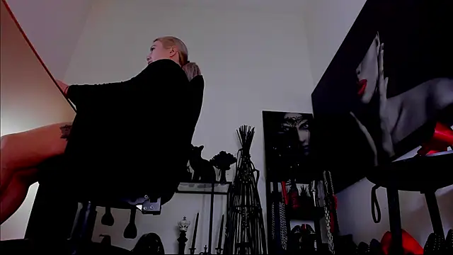 demisweet online show from February 14, 6:35 am