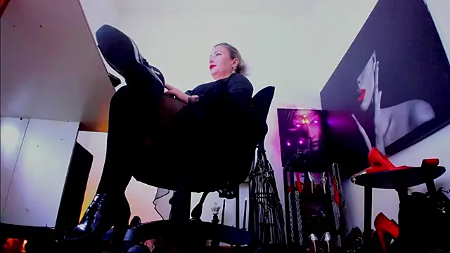 Snapshot of demisweet chatting on November 17, 9:30 pm demisweet online show from November 17, 9:30 pm