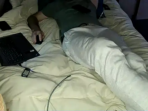 Snapshot of bul_boy chatting on February 25, 7:58 pm bul boy online show from February 25, 7:58 pm