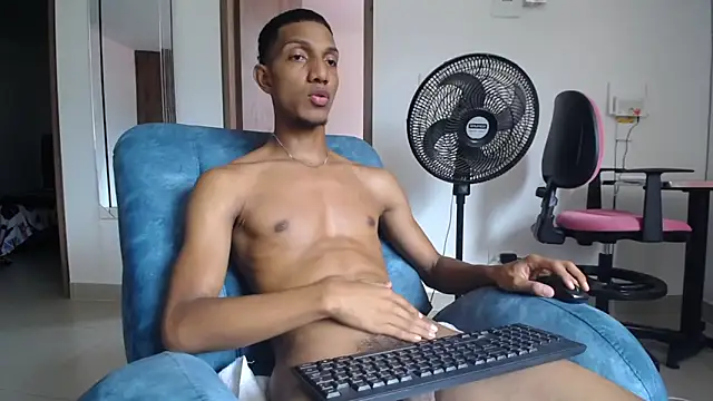 Snapshot of miguelmarcus chatting on September 28, 4:47 pm miguelmarcus online show from September 28, 4:47 pm