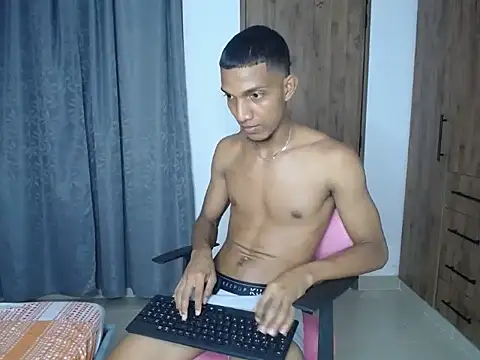 Snapshot of miguelmarcus chatting on October 2, 11:41 pm miguelmarcus online show from October 2, 11:41 pm