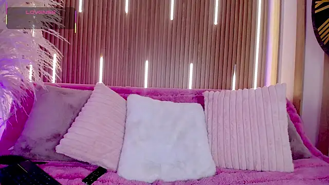 MylaDreams online show from November 12, 3:32 am