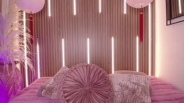 MylaDreams online show from March 24, 3:39 am