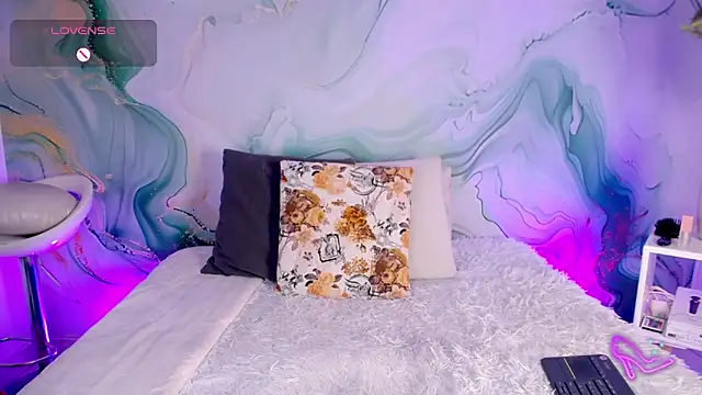 MylaDreams online show from March 6, 3:23 am