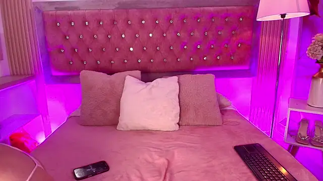 MylaDreams online show from April 18, 3:20 am