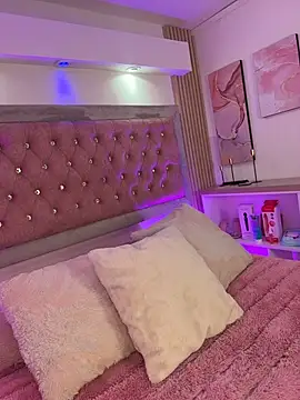 MylaDreams online show from May 12, 3:25 am