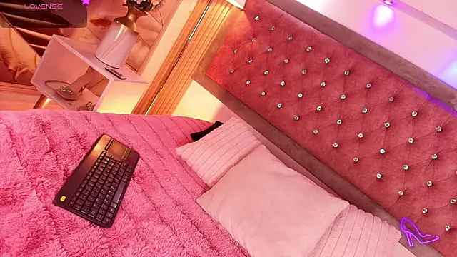 Snapshot of MylaDreams chatting on July 17, 3:48 am MylaDreams online show from July 17, 3:48 am