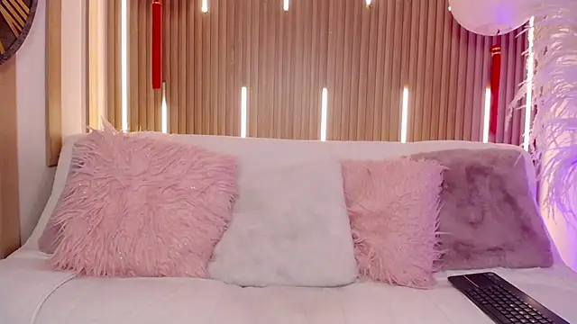 MylaDreams online show from January 14, 3:32 am