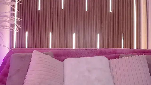 MylaDreams online show from November 26, 3:17 am