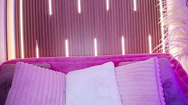 MylaDreams online show from November 6, 3:32 am