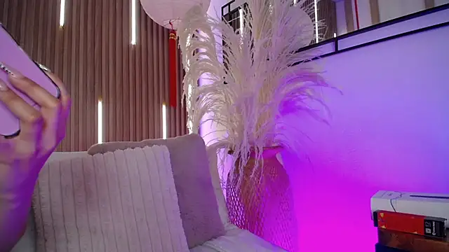 MylaDreams online show from February 5, 3:02 am