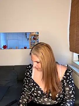 Snapshot of Katherine_Leyla chatting on November 26, 9:20 am Katherine Leyla online show from November 26, 9:20 am