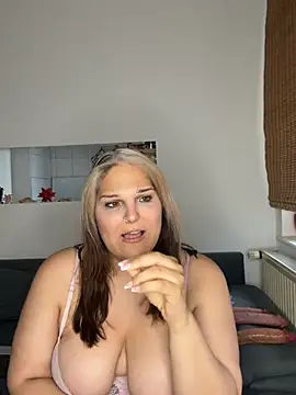 Katherine Leyla online show from July 8, 5:24 pm