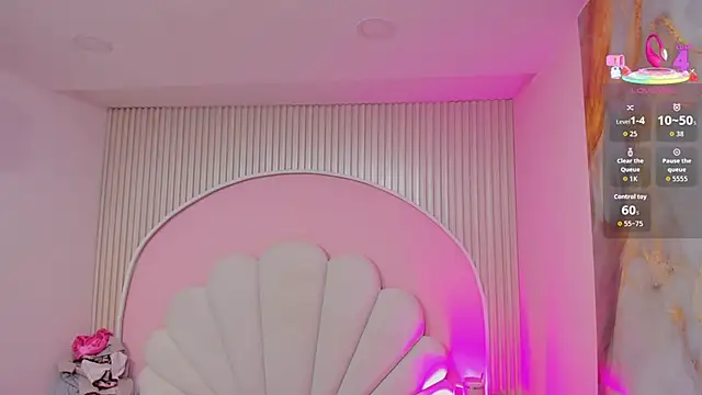 hinata dolly online show from April 15, 11:05 am