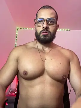 Snapshot of magnumchris chatting on June 6, 7:41 pm magnumchris online show from June 6, 7:41 pm