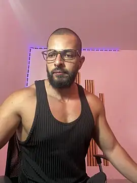 Snapshot of magnumchris chatting on July 9, 6:07 pm magnumchris online show from July 9, 6:07 pm