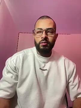 Snapshot of magnumchris chatting on June 23, 1:53 pm magnumchris online show from June 23, 1:53 pm