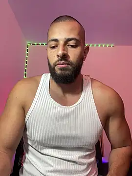 Snapshot of magnumchris chatting on July 5, 10:38 pm magnumchris online show from July 5, 10:38 pm