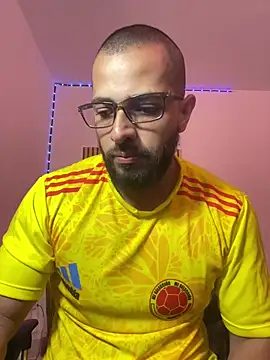 Snapshot of magnumchris chatting on July 8, 2:57 am magnumchris online show from July 8, 2:57 am