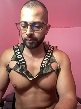 magnumchris online show from April 14, 3:50 pm