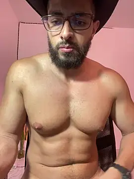 Snapshot of magnumchris chatting on July 16, 2:41 am magnumchris online show from July 16, 2:41 am