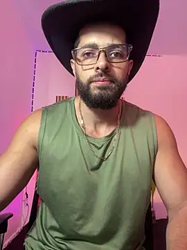 Snapshot of magnumchris chatting on June 20, 8:25 pm magnumchris online show from June 20, 8:25 pm