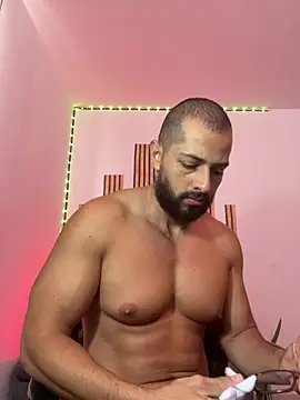 Snapshot of magnumchris chatting on June 3, 2:33 pm magnumchris online show from June 3, 2:33 pm