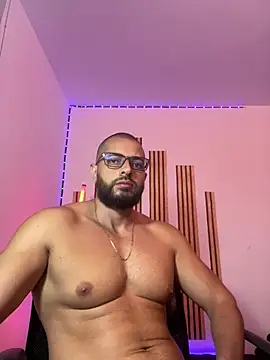 Snapshot of magnumchris chatting on July 6, 10:34 pm magnumchris online show from July 6, 10:34 pm