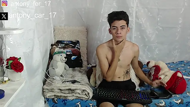 Snapshot of Rimuru17 chatting on November 16, 12:15 am Rimuru17 online show from November 16, 12:15 am