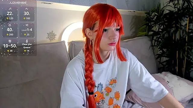 Molly Platt online show from December 2, 9:33 am