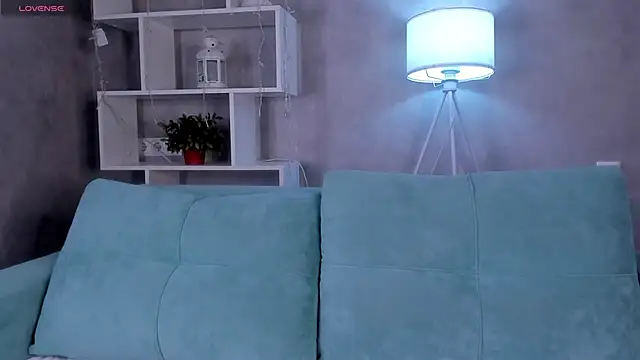 Molly Platt online show from November 17, 9:35 am