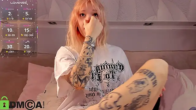 Snapshot of Molly_Platt chatting on February 25, 9:09 am Molly Platt online show from February 25, 9:09 am