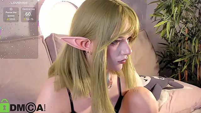 Snapshot of Molly_Platt chatting on February 1, 9:18 am Molly Platt online show from February 1, 9:18 am