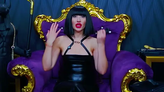 Snapshot of LaraMaeve chatting on December 15, 6:41 am LaraMaeve online show from December 15, 6:41 am