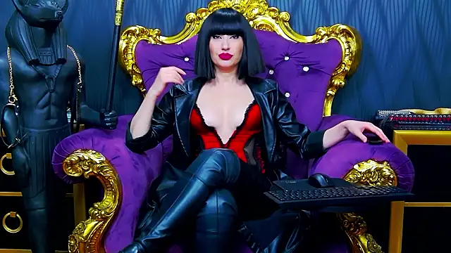 Snapshot of LaraMaeve chatting on February 14, 5:29 am LaraMaeve online show from February 14, 5:29 am