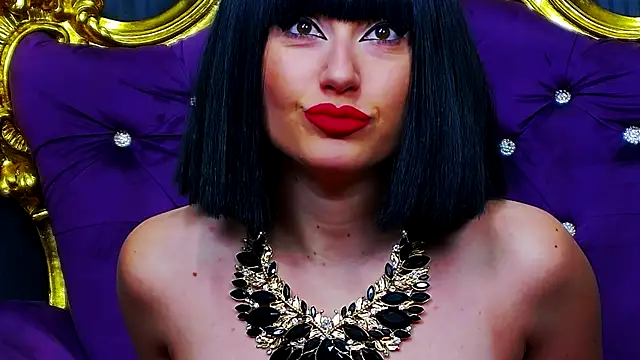 Snapshot of LaraMaeve chatting on October 25, 5:06 am LaraMaeve online show from October 25, 5:06 am